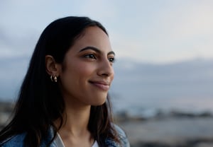 Lady looking into the sun 